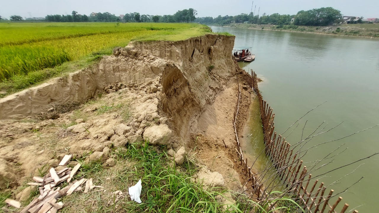 Doanh nghiệp khai thác khoáng sản gây sạt lở nghiêm trọng ở Bắc Giang