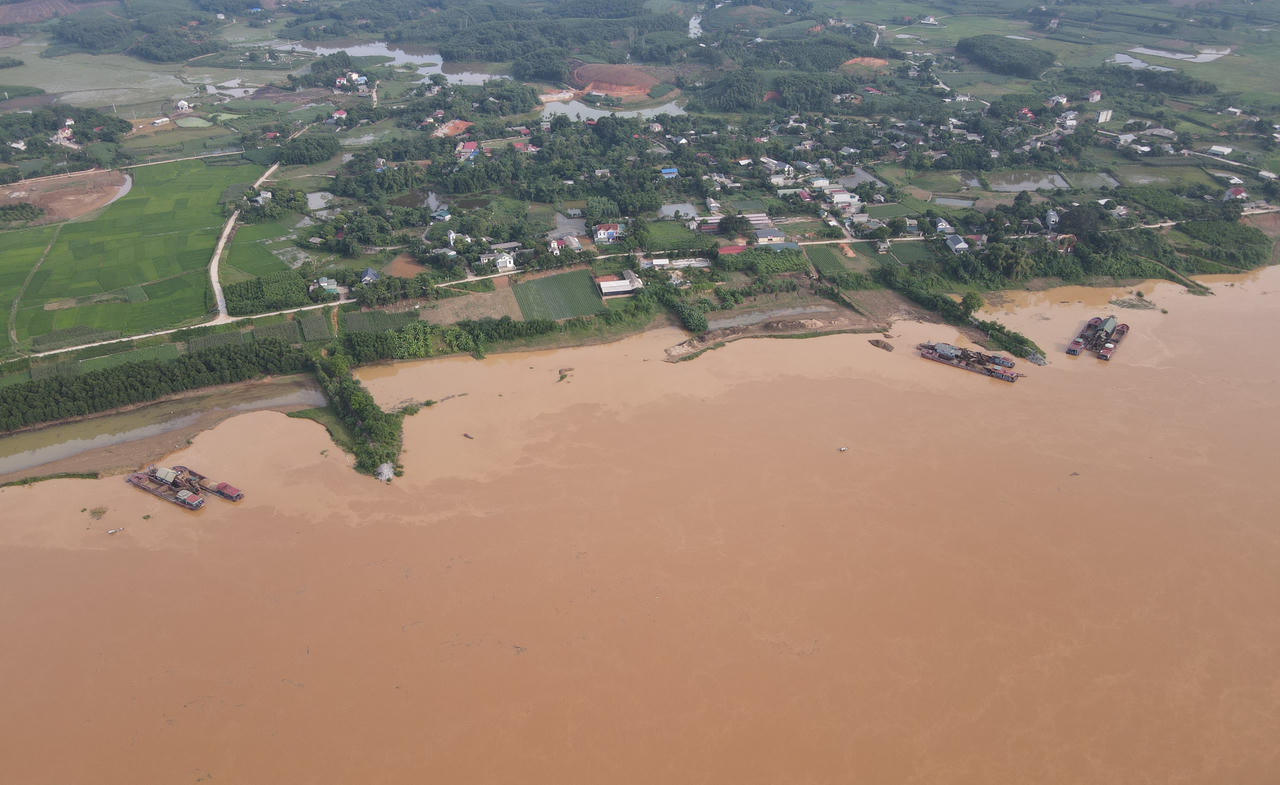 Lũ bất ngờ xuất hiện trên sông Lô