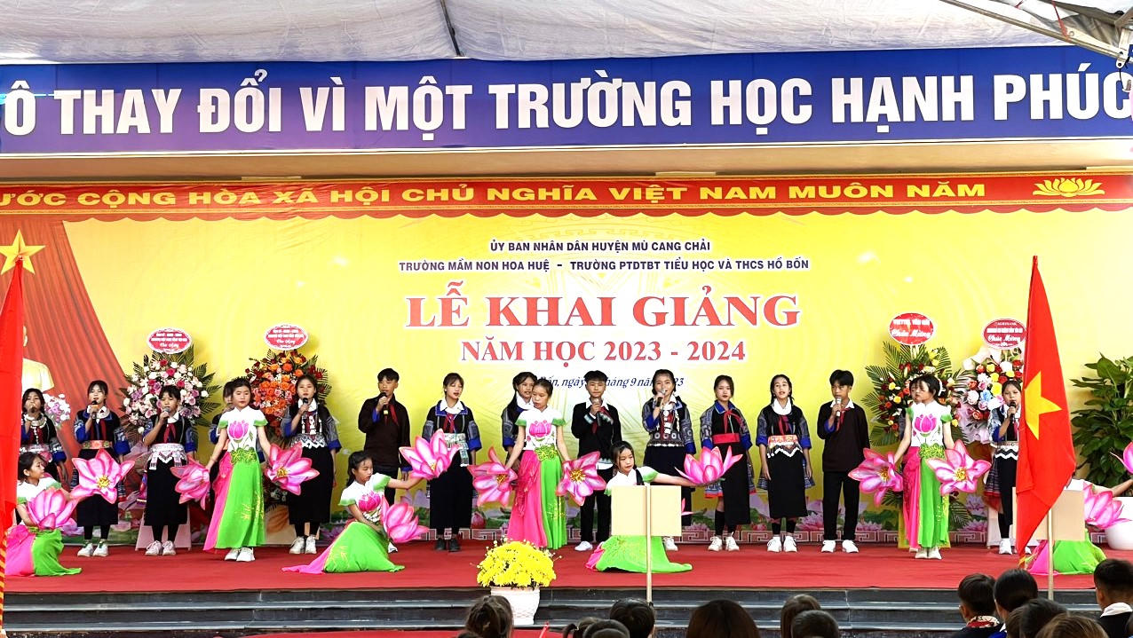 Tưng bừng khai giảng năm học mới trên mọi miền đất nước