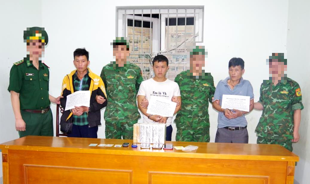 Hà Giang: Bắt giữ 3 đối tượng vận chuyển 10 bánh heroin