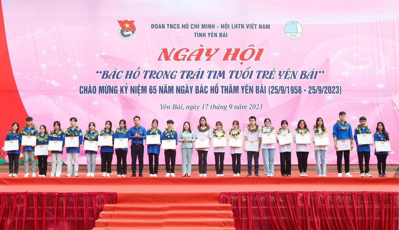 Bác Hồ trong trái tim tuổi trẻ Yên Bái