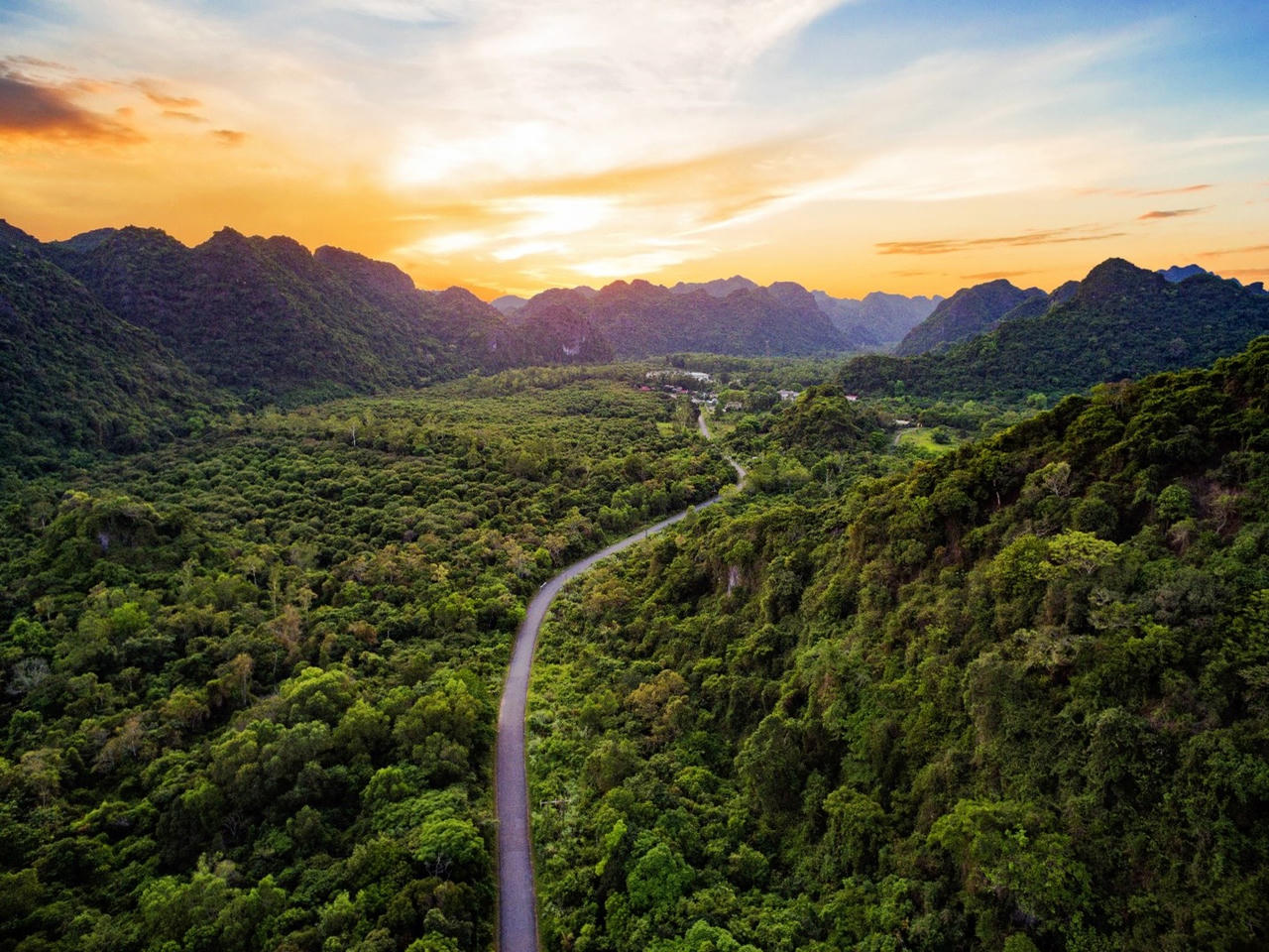 Vịnh Hạ Long – Cát Bà: Điểm hội tụ di sản thiên nhiên và tinh hoa nhân loại