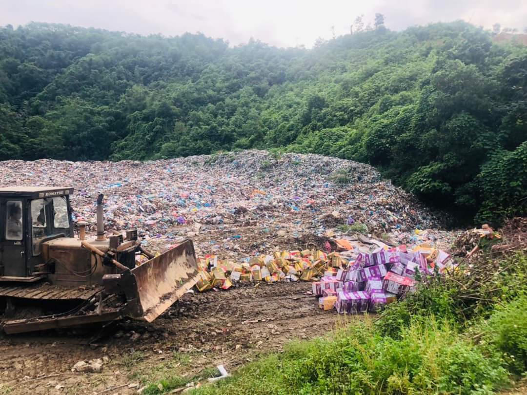 Hà Giang: Tiêu hủy gần 6 nghìn chai bia không hóa đơn, chứng từ