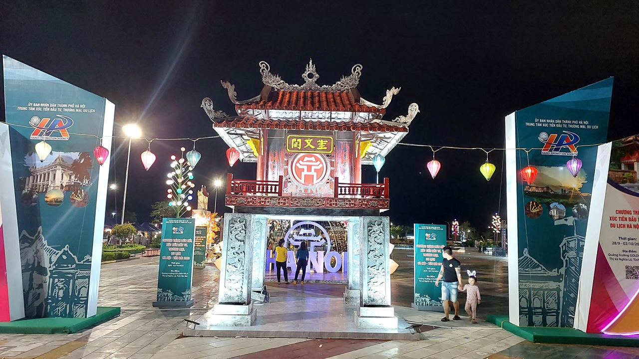 Tưng bừng khai mạc lễ hội Mường Lò