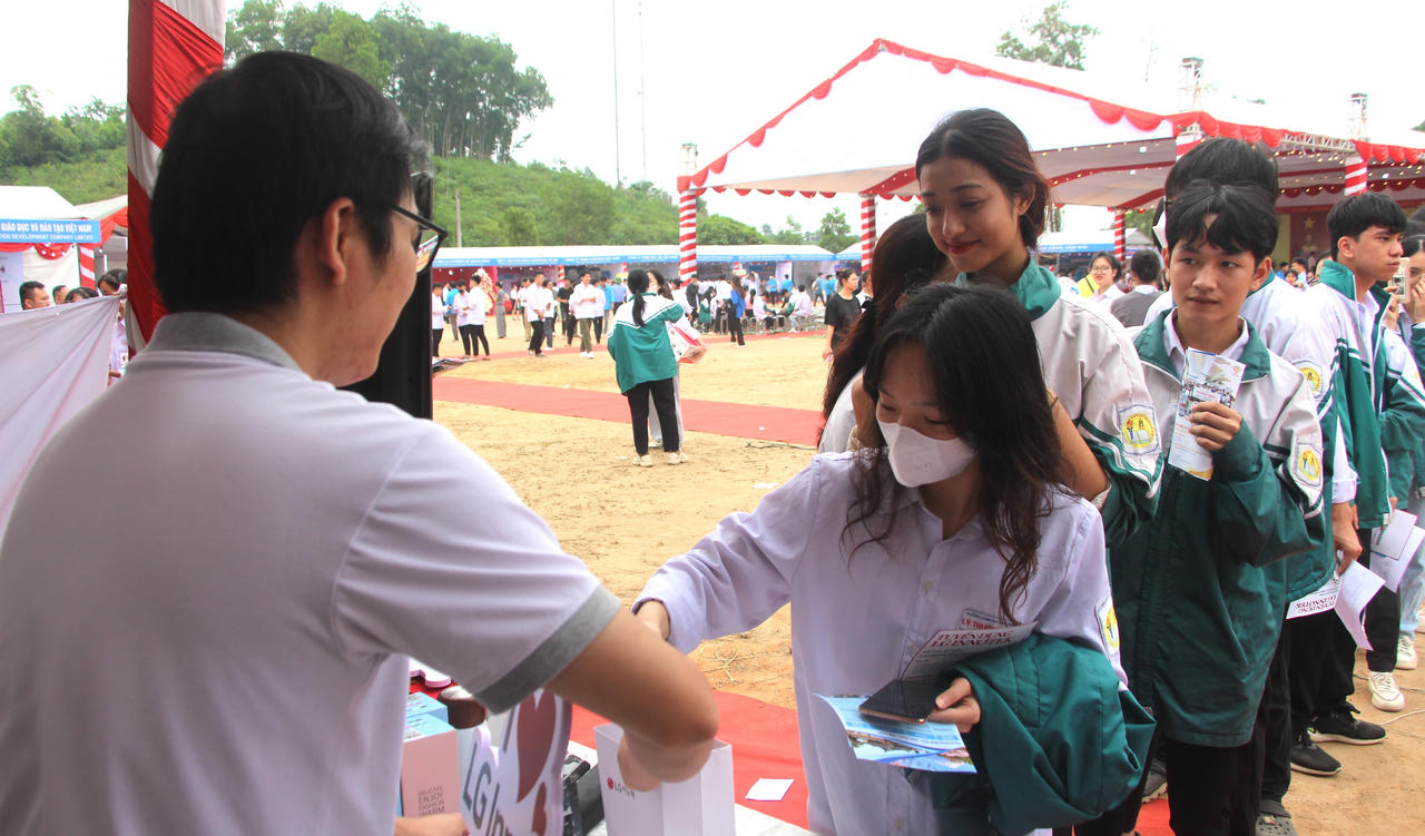 Yên Bái tăng cường hợp tác trong đào tạo nghề