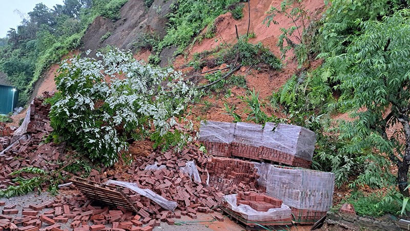 Mưa lớn gây hư hỏng hàng chục ngôi nhà ở Yên Bái