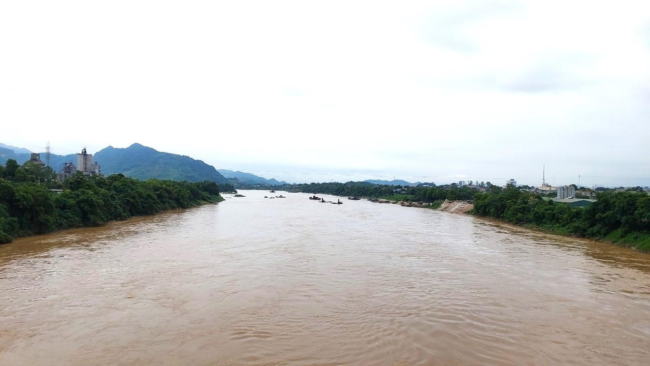Thượng nguồn mưa lớn, sông Lô lũ sớm