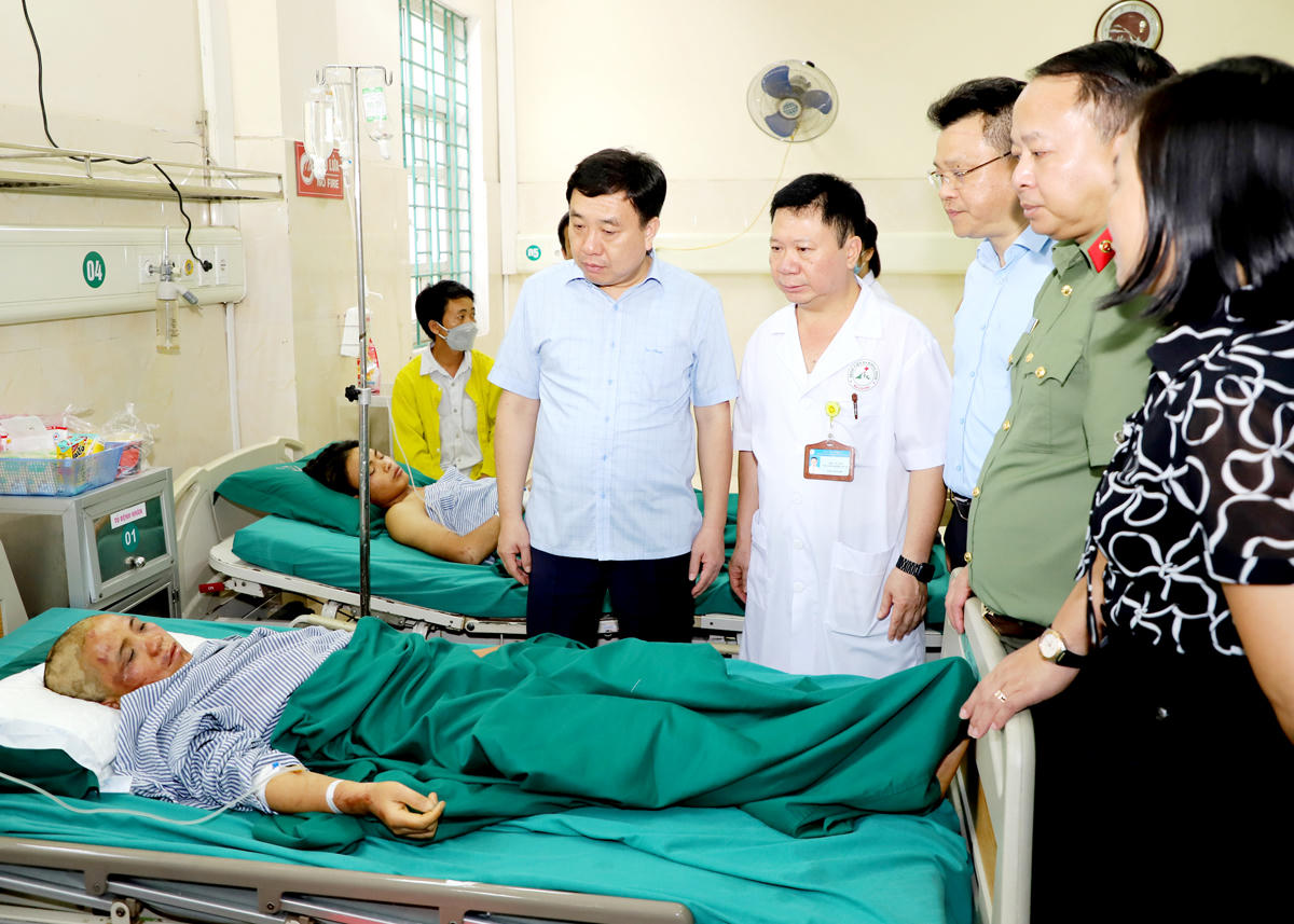 Vụ xe 16 chỗ bị vùi lấp ở Hà Giang: Xác định danh tính 11 nạn nhân tử vong