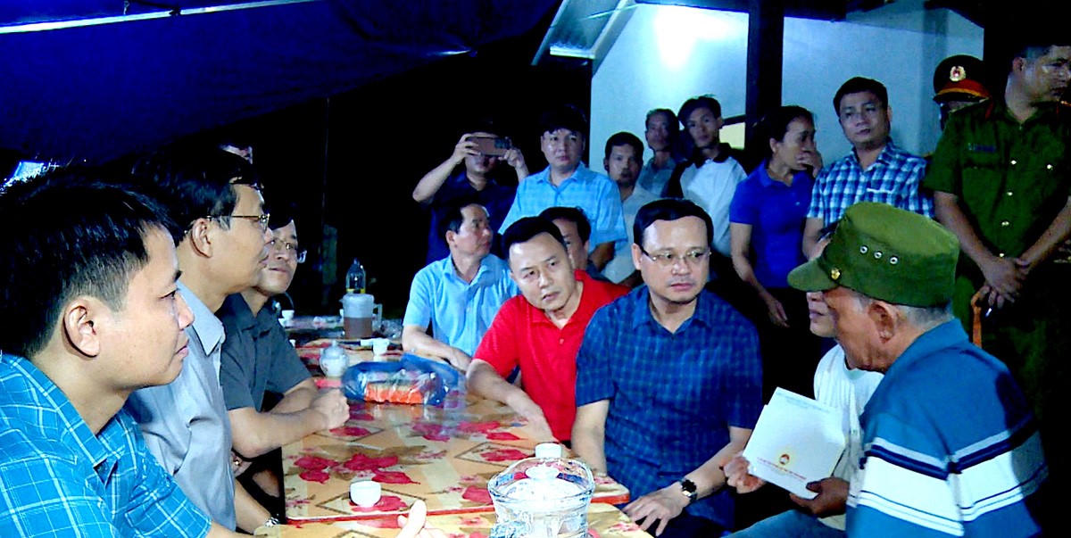 Tuyên Quang hỗ trợ mai táng phí cho 4 nạn nhân vụ đất vùi lấp xe 16 chỗ