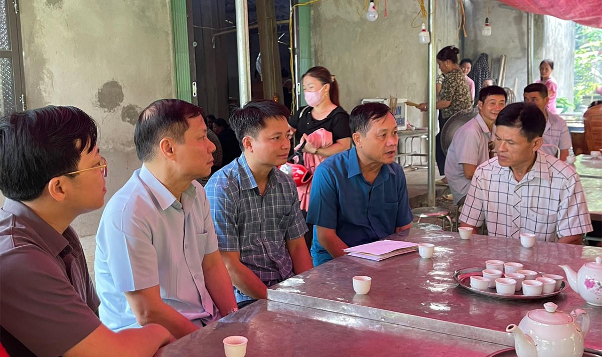 Tuyên Quang hỗ trợ mai táng phí cho 4 nạn nhân vụ đất vùi lấp xe 16 chỗ