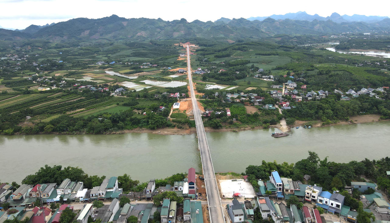 Cận cảnh cầu Xuân Vân bắc qua sông Gâm sắp hoàn thành