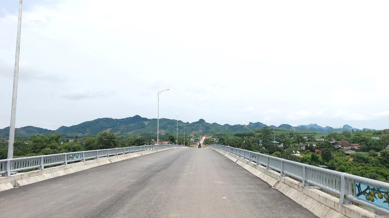 Cận cảnh cầu Xuân Vân bắc qua sông Gâm sắp hoàn thành