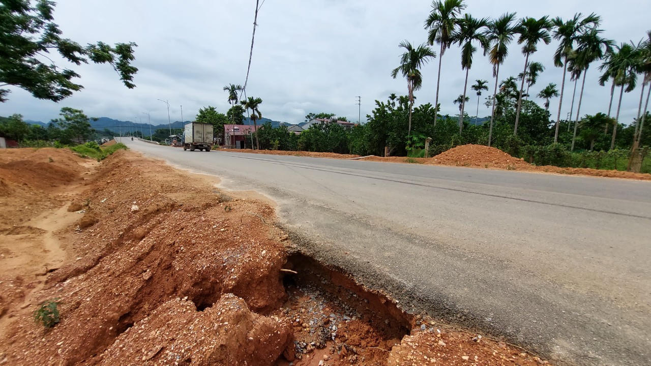 Cận cảnh cầu Xuân Vân bắc qua sông Gâm sắp hoàn thành