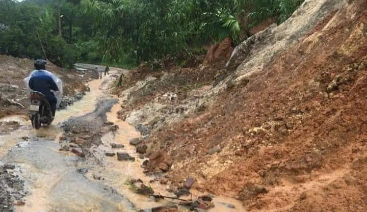 Yên Bái xuất hiện hàng loạt điểm sạt lở