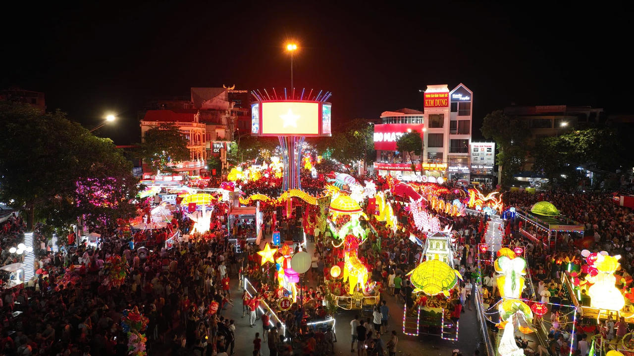 Lung linh sắc màu trung thu Tuyên Quang
