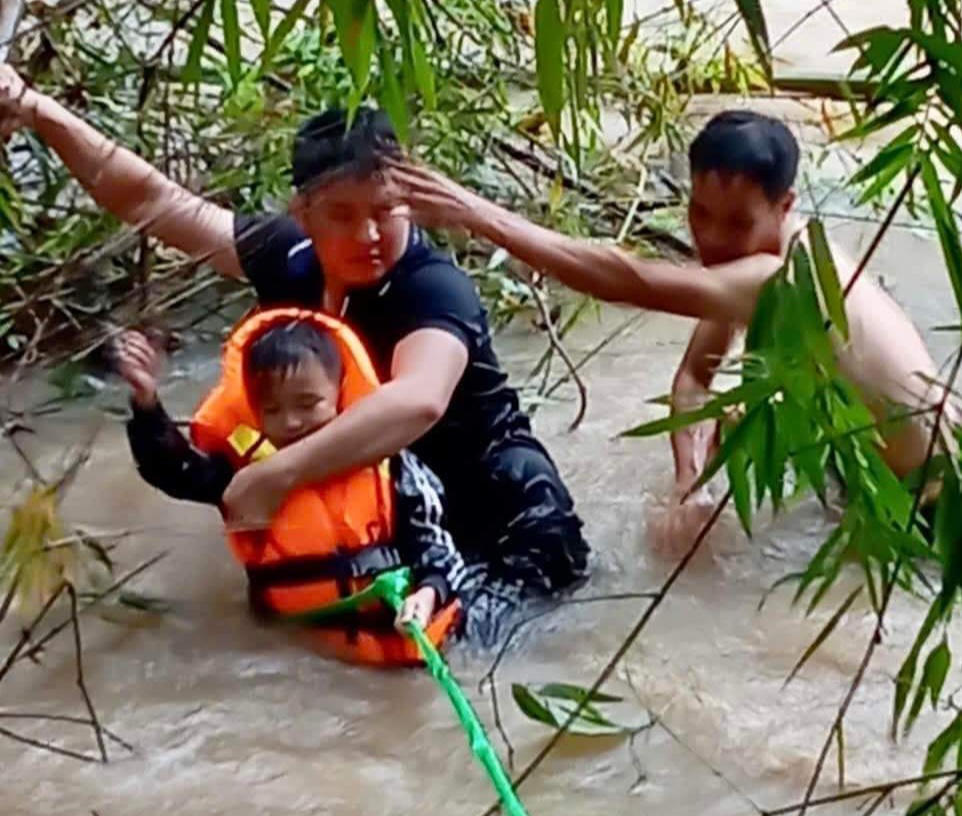 Tuyên Quang: Tích cực tìm kiếm 2 bố con bị lũ cuốn