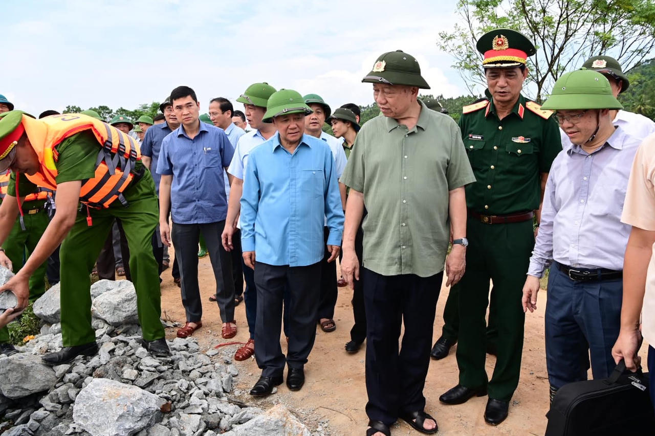 Tổng Bí thư, Chủ tịch nước Tô Lâm kiểm tra công tác khắc phục hậu quả cơn bão số 3 tại Tuyên Quang