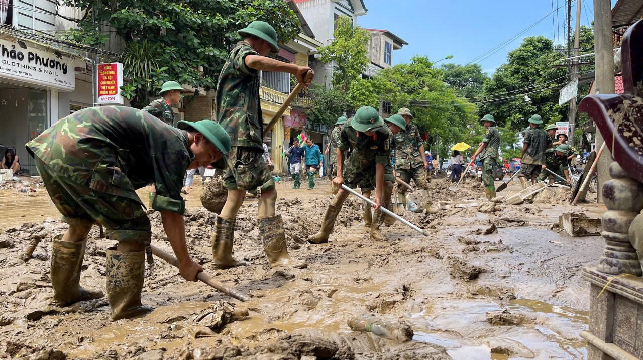 Yên Bái - Lũ rút tới đâu, dọn dẹp tới đó