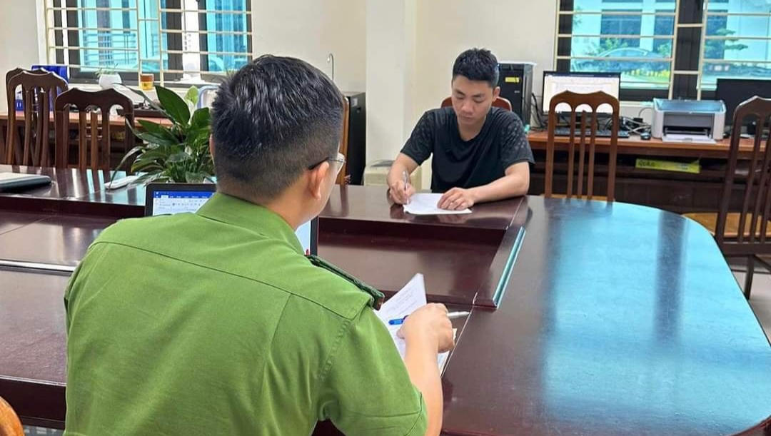 Bắt thanh niên đâm xe khiến thiếu tá công an gãy cổ chân