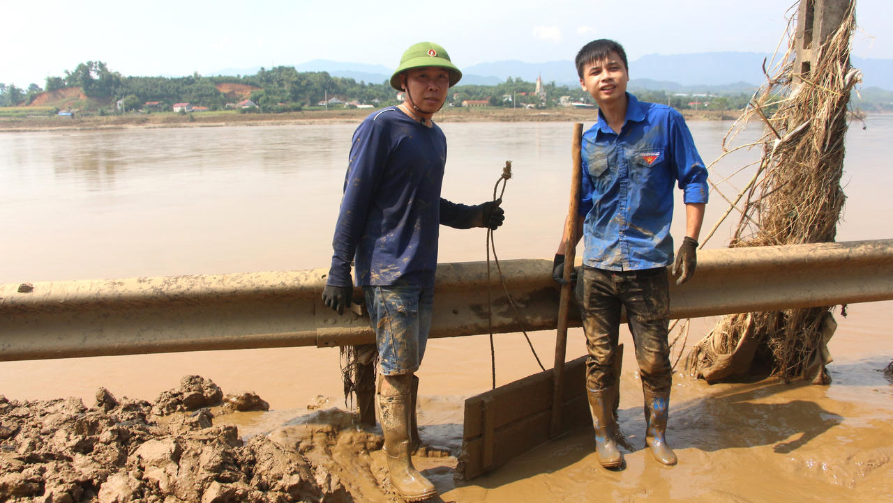 Lũ rút, người dân Yên Bái tất bật tái thiết cuộc sống 
