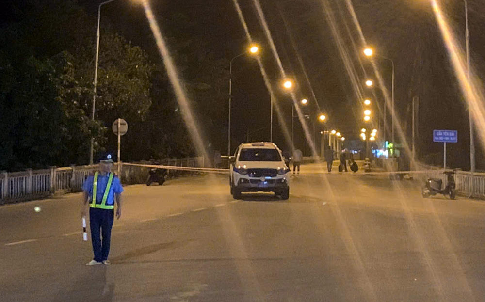 Cấm lưu thông qua cầu Yên Bái