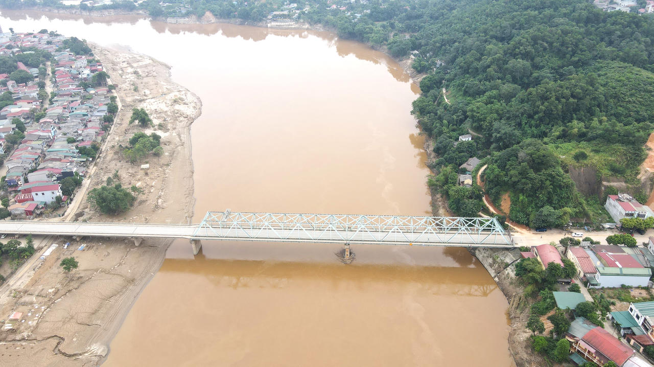 Cận cảnh 5 cây cầu bắc qua sông Hồng tại thành phố Yên Bái