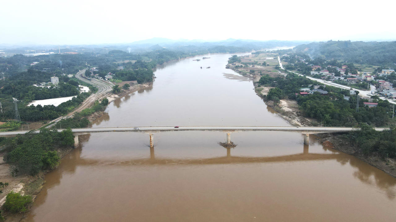 Cận cảnh 5 cây cầu bắc qua sông Hồng tại thành phố Yên Bái