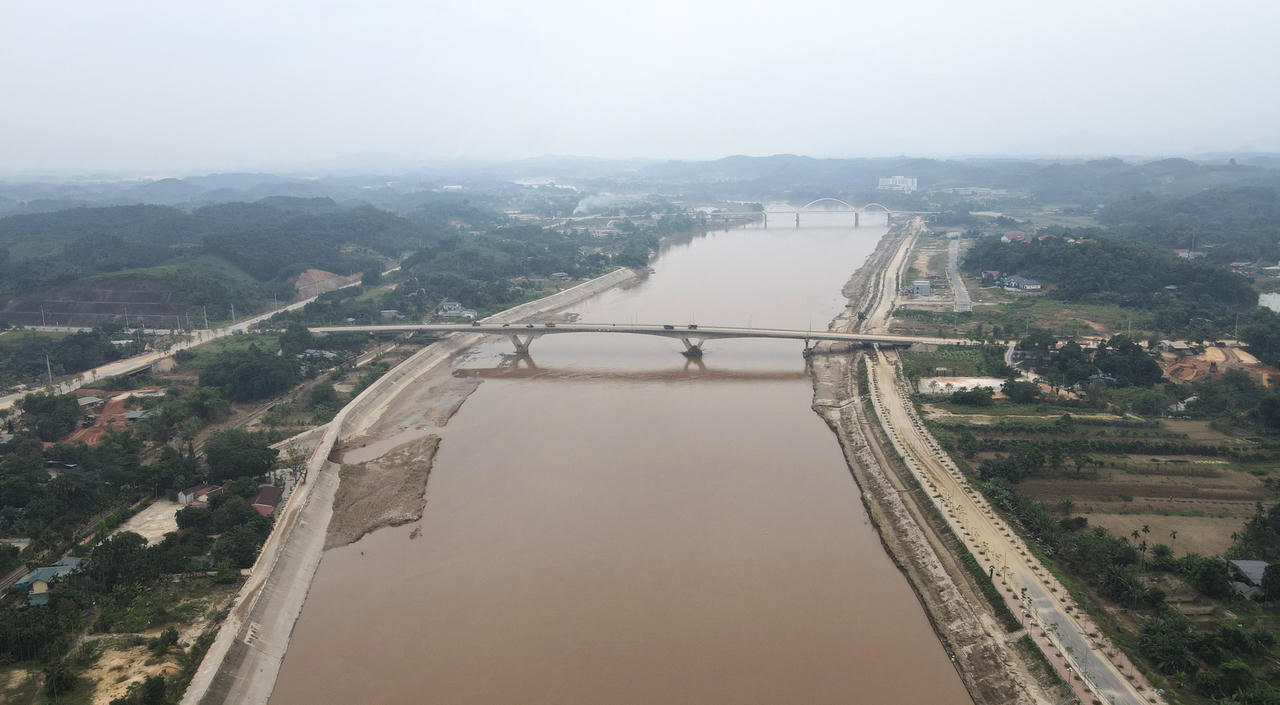 Cận cảnh 5 cây cầu bắc qua sông Hồng tại thành phố Yên Bái