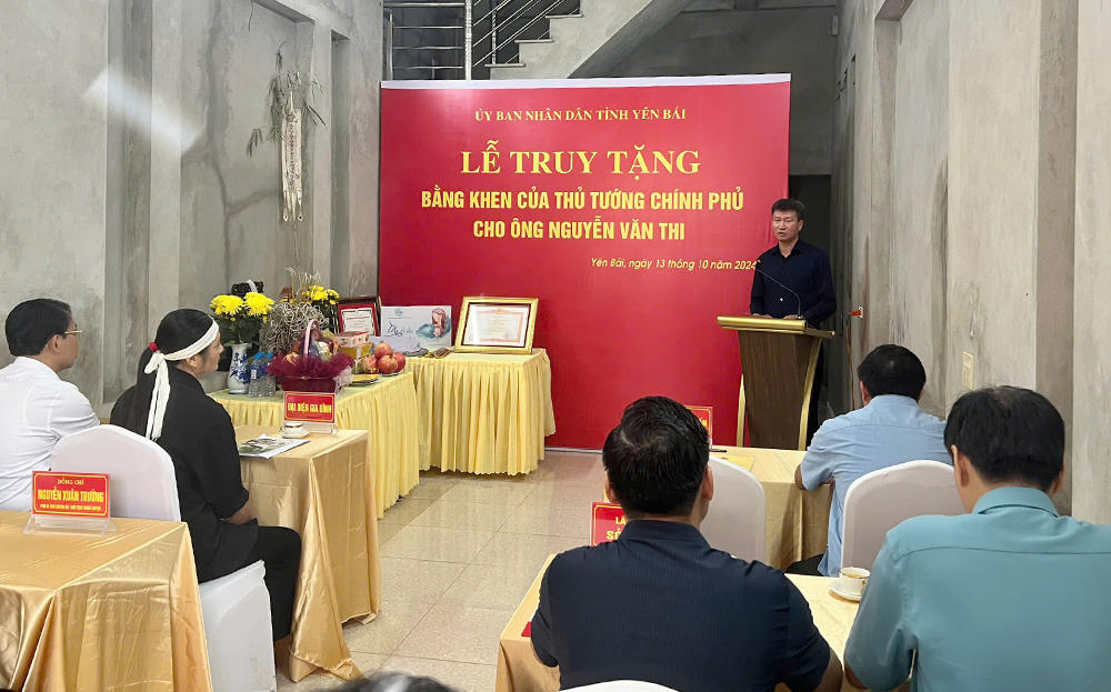 Truy tặng bằng khen cho tình nguyện viên bị lật thuyền khi đi cứu hộ