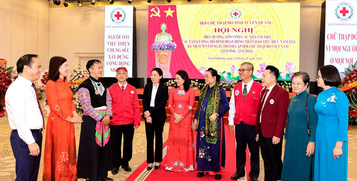 Báo Pháp luật Việt Nam được vinh danh về hoạt động nhân đạo tại Tuyên Quang 