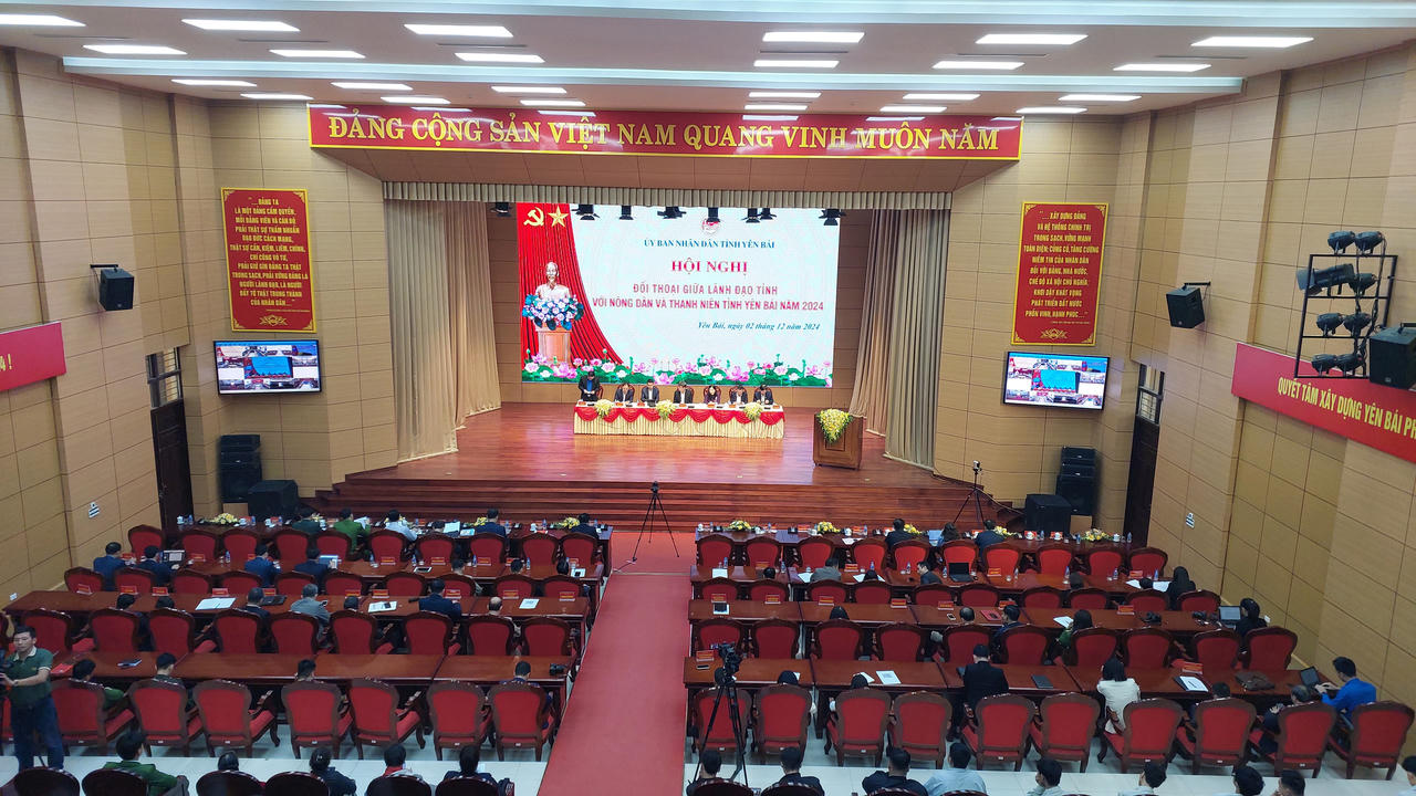 Lãnh đạo tỉnh Yên Bái đối thoại với hơn 1.000 nông dân và thanh niên