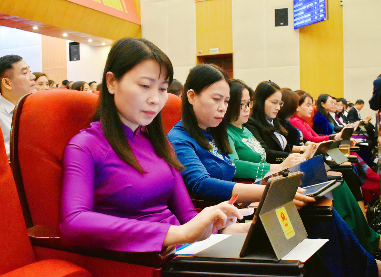 HĐND tỉnh Tuyên Quang thông qua 17 nghị quyết 