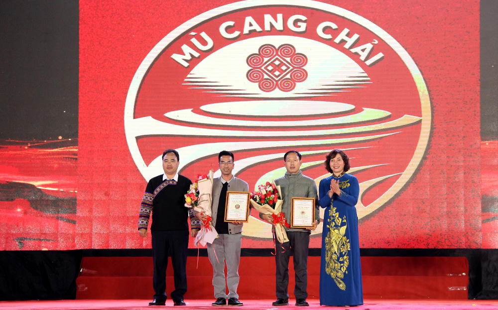 Khai mạc lễ hội hoa tớ dày Mù Cang Chải