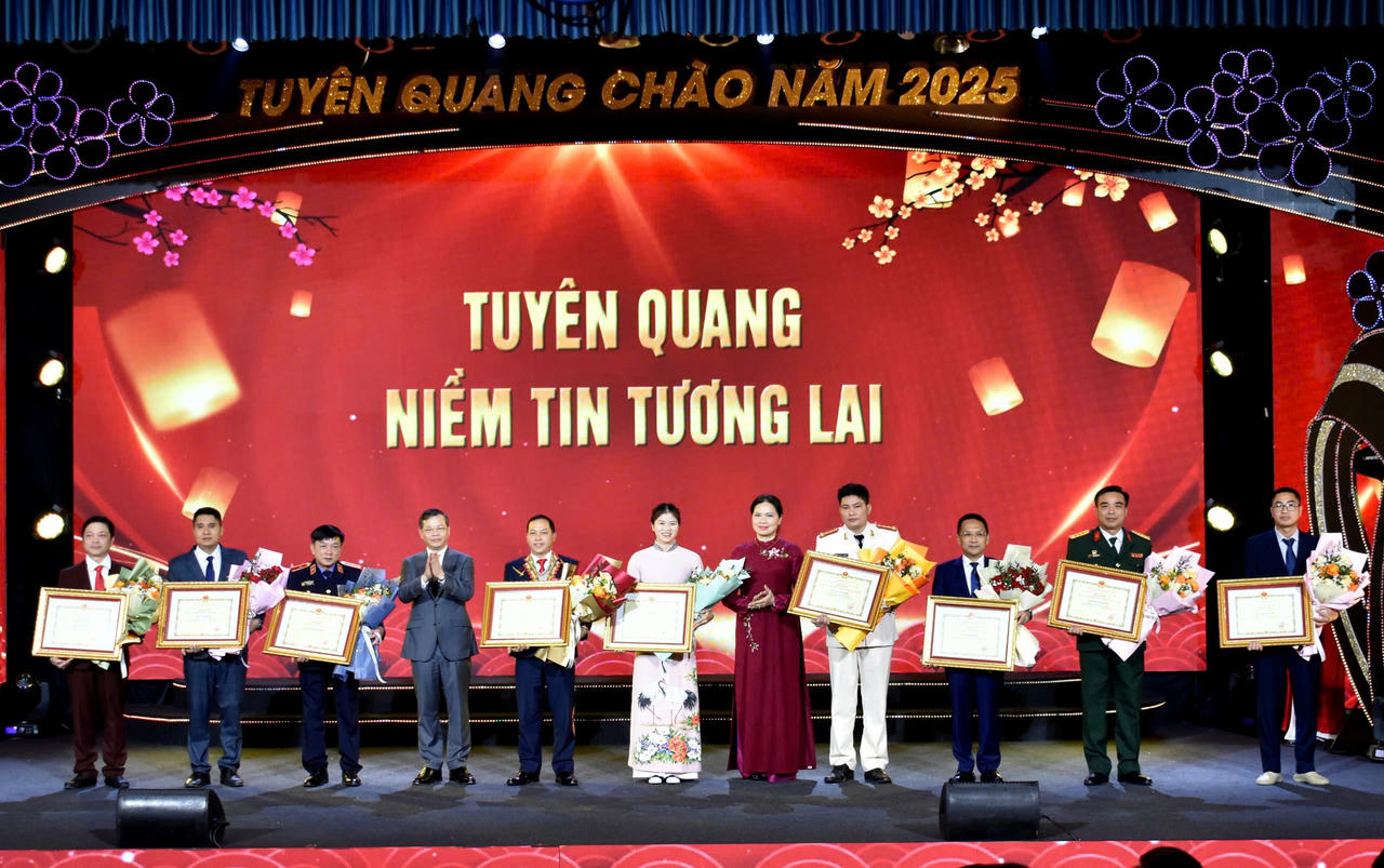 Tuyên Quang được trao chứng nhận nhãn hiệu Lễ hội Thành Tuyên