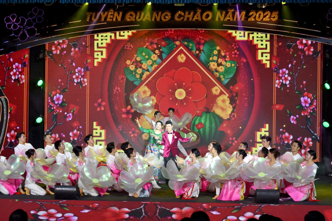 Tuyên Quang được trao chứng nhận nhãn hiệu Lễ hội Thành Tuyên