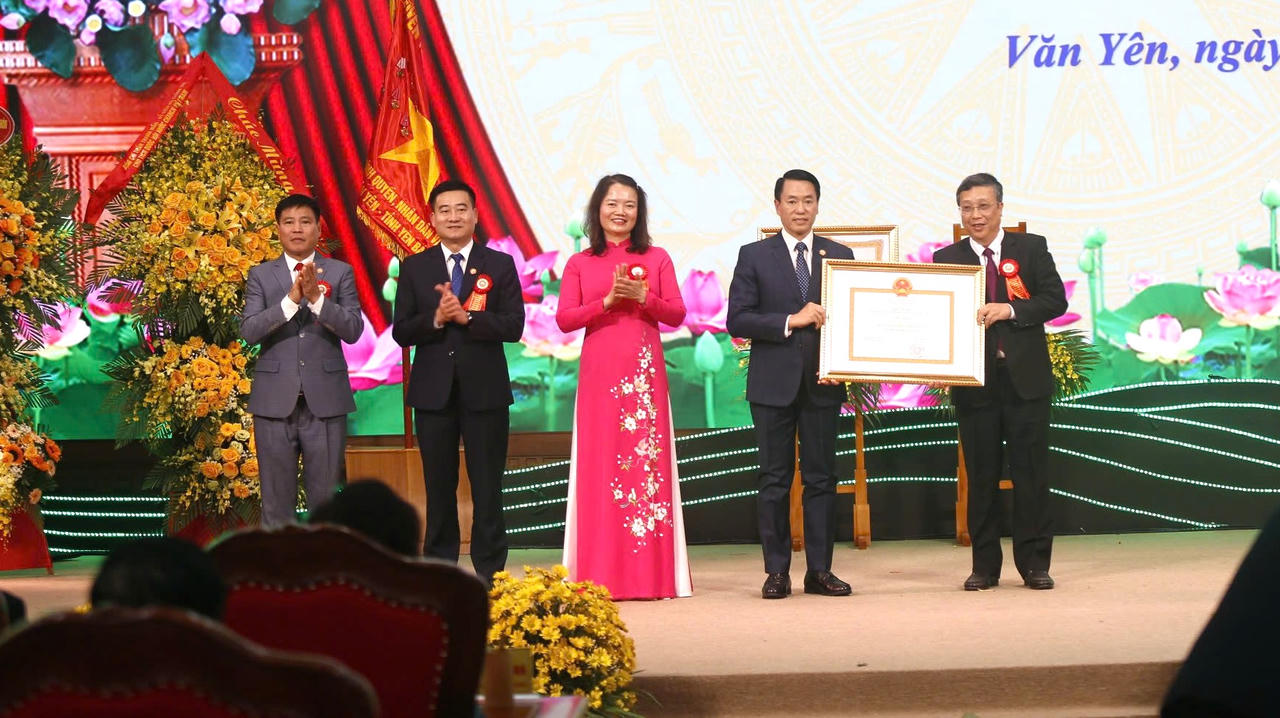 'Thủ phủ' quế của Yên Bái đạt chuẩn nông thôn mới và đón nhận Huân chương Lao động hạng Nhì