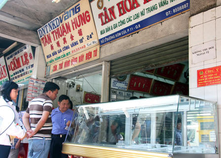 Tiệm vàng bị trộm lấy đi 80 lượng vàng