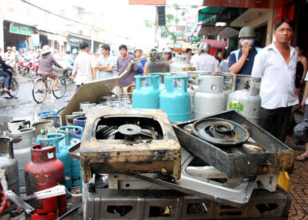 Nổ kinh hoàng tại đại lý gas, ba người nhập viện