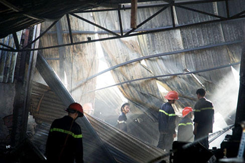 Lửa kéo sập cơ sở trang trí nội thất rộng nghìn mét vuông