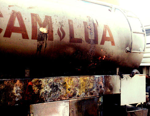 Xe bồn chở xăng bốc cháy