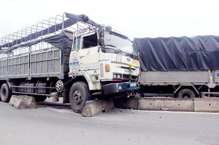  Ô tô tải gây tai nạn liên hoàn, một người nguy kịch