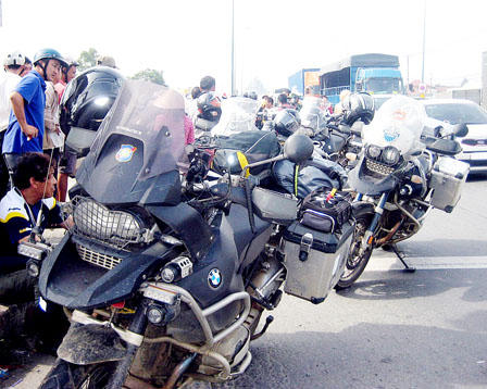 Tạm giữ nhiều mô tô “khủng” phạm luật giao thông 