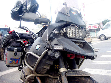 Tạm giữ nhiều mô tô “khủng” phạm luật giao thông 