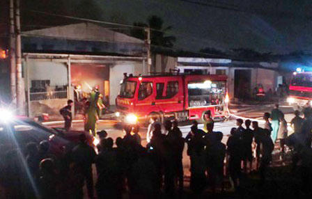 Kho vải cháy mấy tiếng đồng hồ tại TP HCM