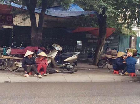 Ngày 8/3 của những phụ nữ bán sức mưu sinh ở Vinh