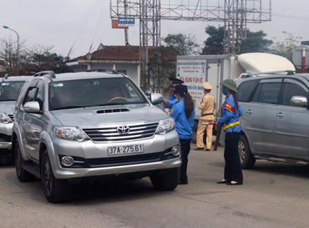 Nghệ An: Quốc lộ 1A ách tắc vì người dân lại phản đối thu phí