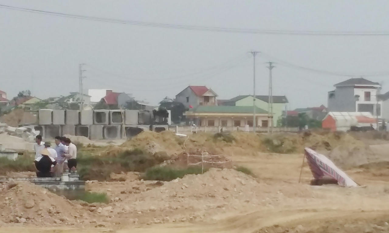 Tp Vinh, Nghệ An: Thi công dự án đào mất mộ của người dân