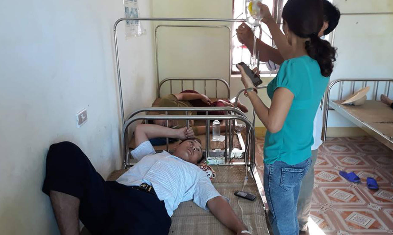 Nghệ An: Cháy bãi rác nhiều người dân “nhập viện” vì khói độc