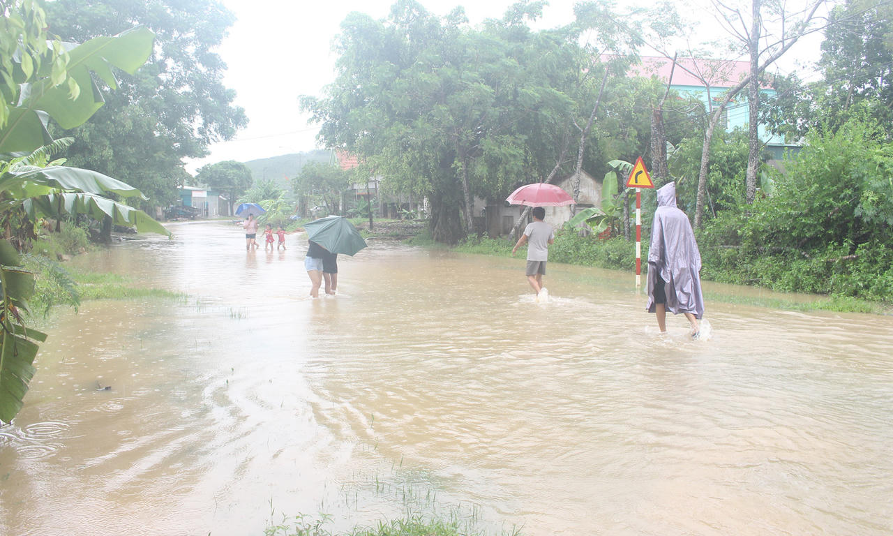 Nghệ An: Nhiều địa phương bị chia cắt sau bão số 3