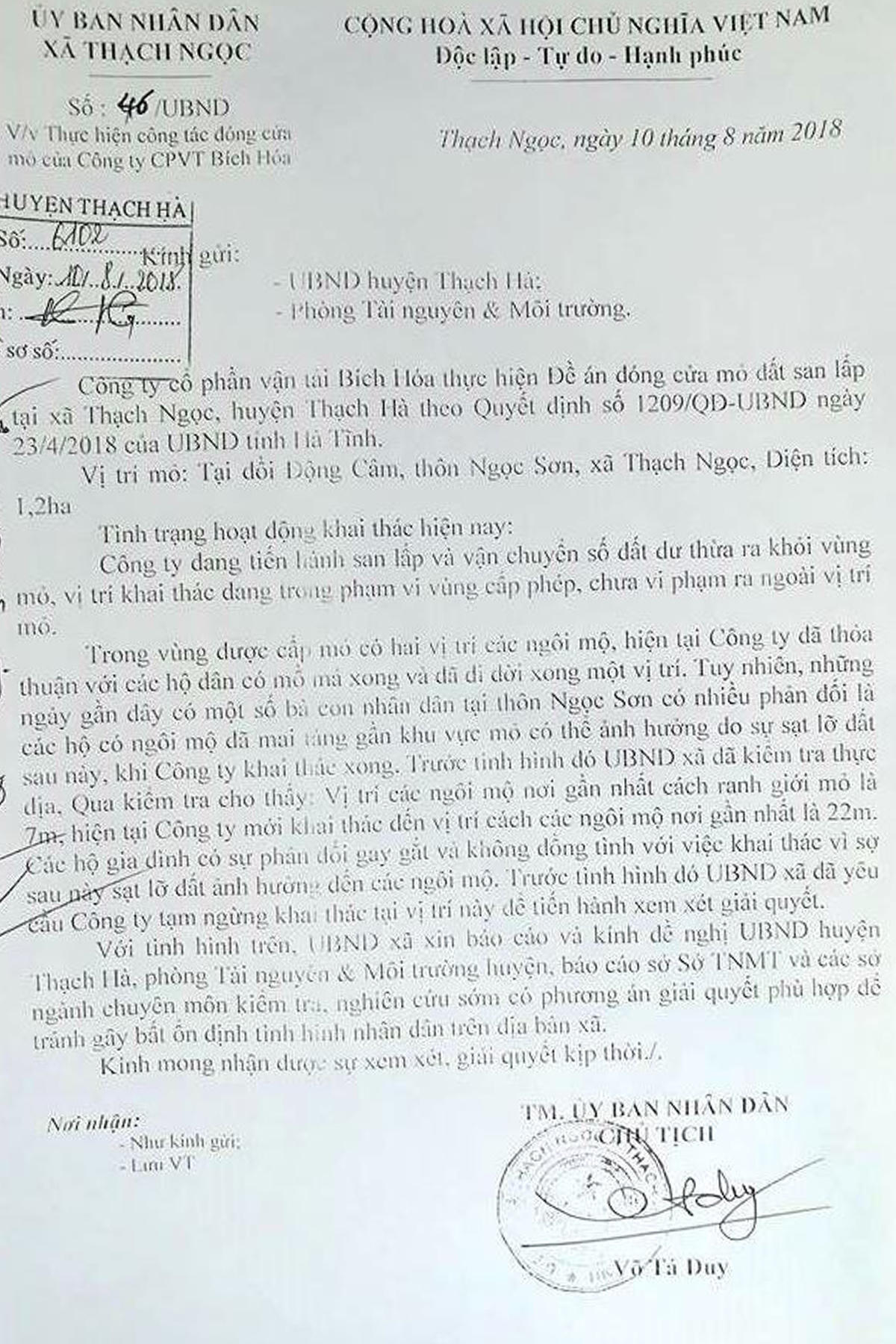 Hàng chục ngôi mộ nguy cơ sụt lún vì khai thác đất ồ ạt tại Hà Tĩnh